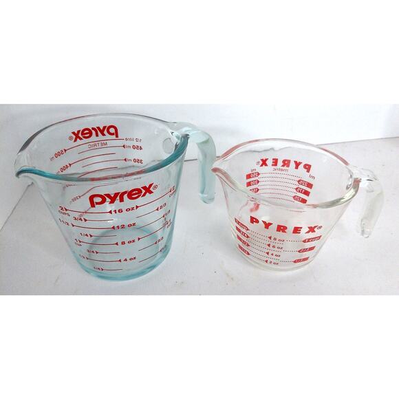 Vintage PYREX Measuring Cups 2 Oz And 8 oz Cup Red Lettering Open Handle SET - Picture 6 of 6